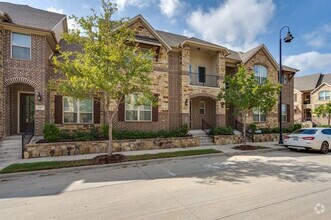 Building Photo - 2421 Belvedere Ln