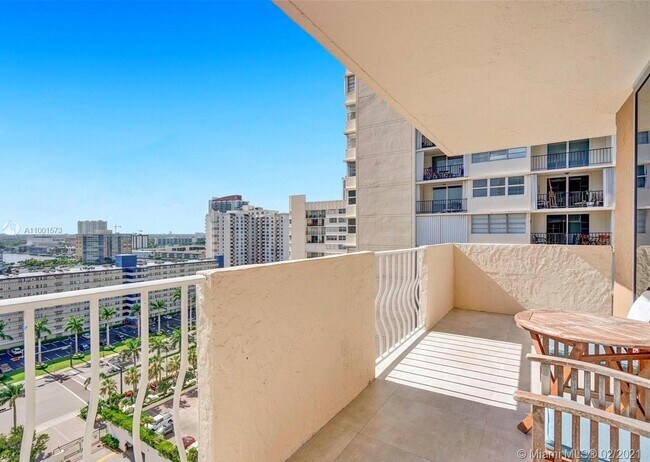 Building Photo - 1912 S Ocean Dr