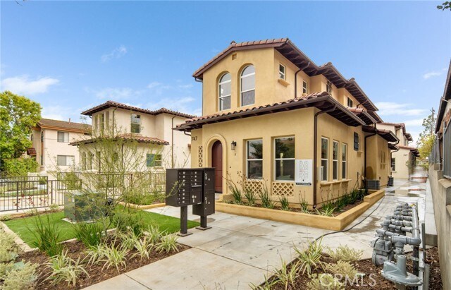 Building Photo - 749 S Stoneman Ave