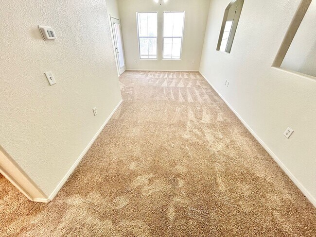 Building Photo - BEAUTIFUL 1 BEDROOM, 1 BATHROOM CONDO LOCA...
