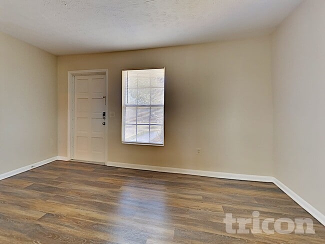 Building Photo - 1201 Windsor Cir