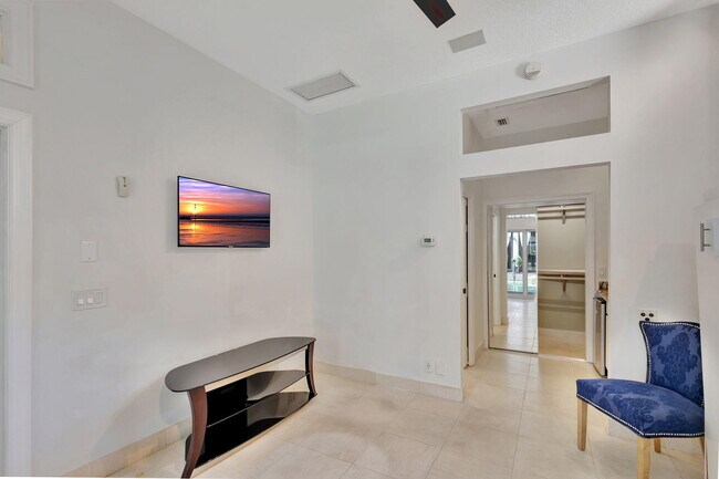 Foto del edificio - 16334 Port Dickinson Dr