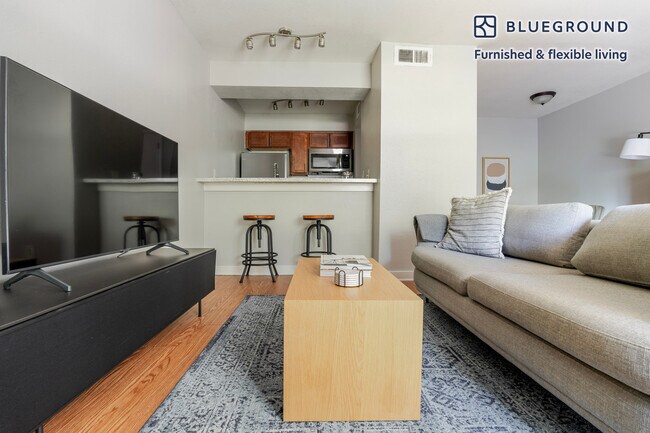 Foto del edificio - 1230 E 38th 1/2 St