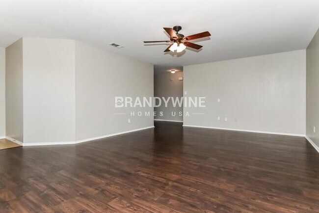 Foto del edificio - 411 Silver Leaf Dr