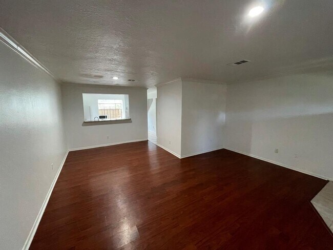 Building Photo - 17714 Kings Park Ln