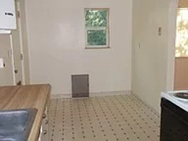 Building Photo - Beautiful 1 Bedroom- 1 bathroom