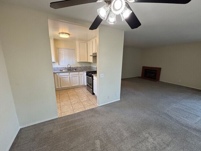 Foto del edificio - 4502 Warner Ave