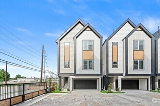 Building Photo - 5213 Pine Tree Dr