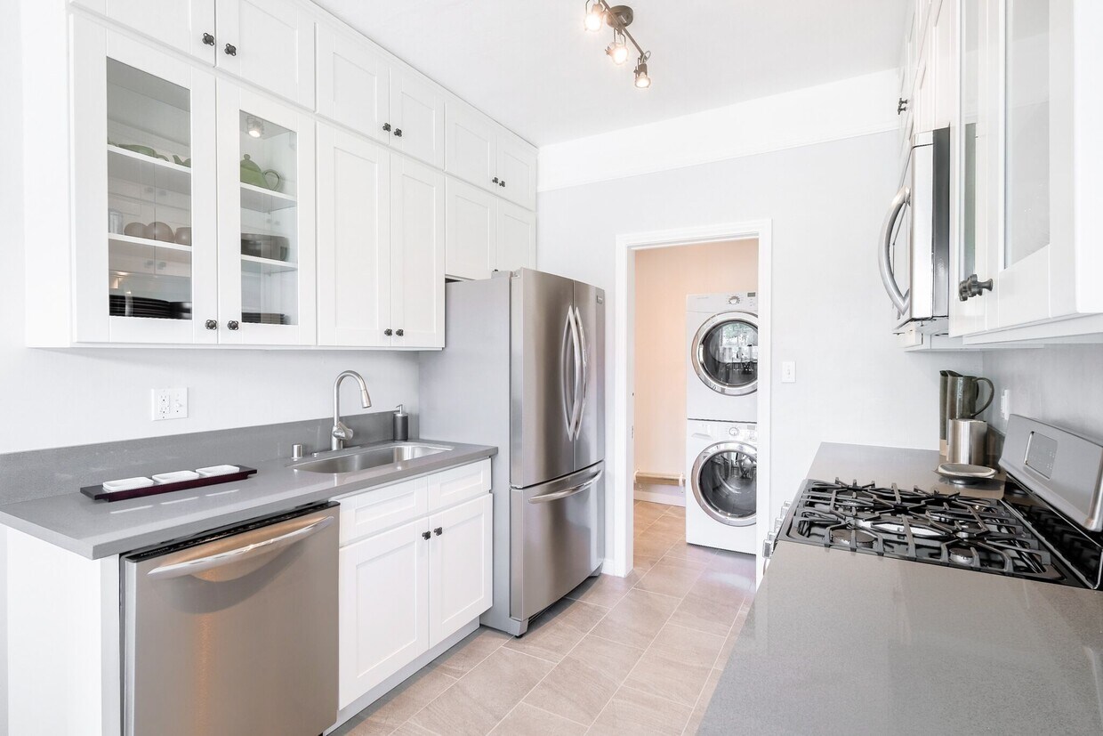 Foto principal - 1125 S Orange Dr