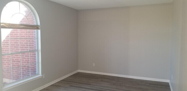 Building Photo - 114 W Running Wolf Trail