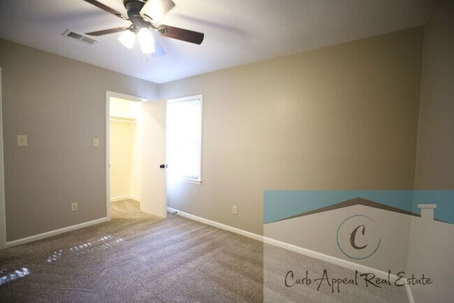 Building Photo - Recently renovated 3 bed 1 bath home with fenced yard!!