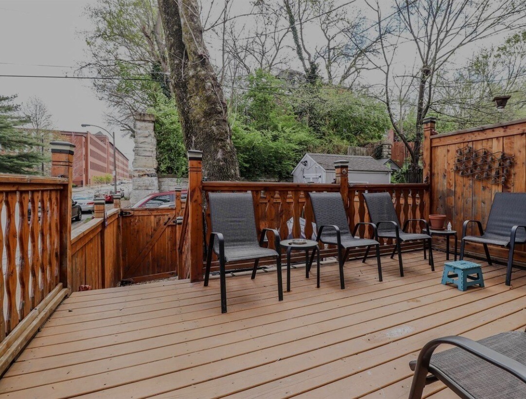 Foto del edificio - 1200 MacKay Pl