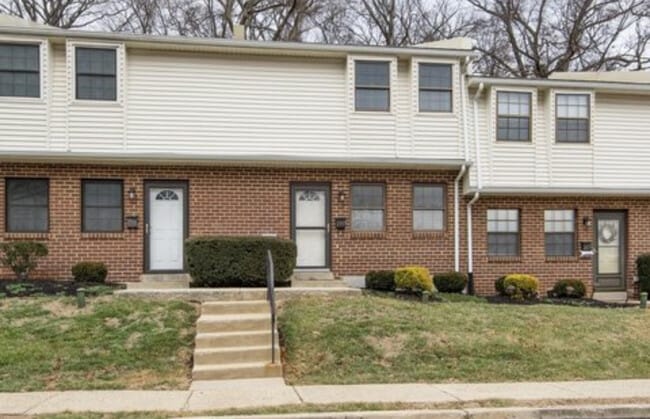 Building Photo - 249 Holly Dr