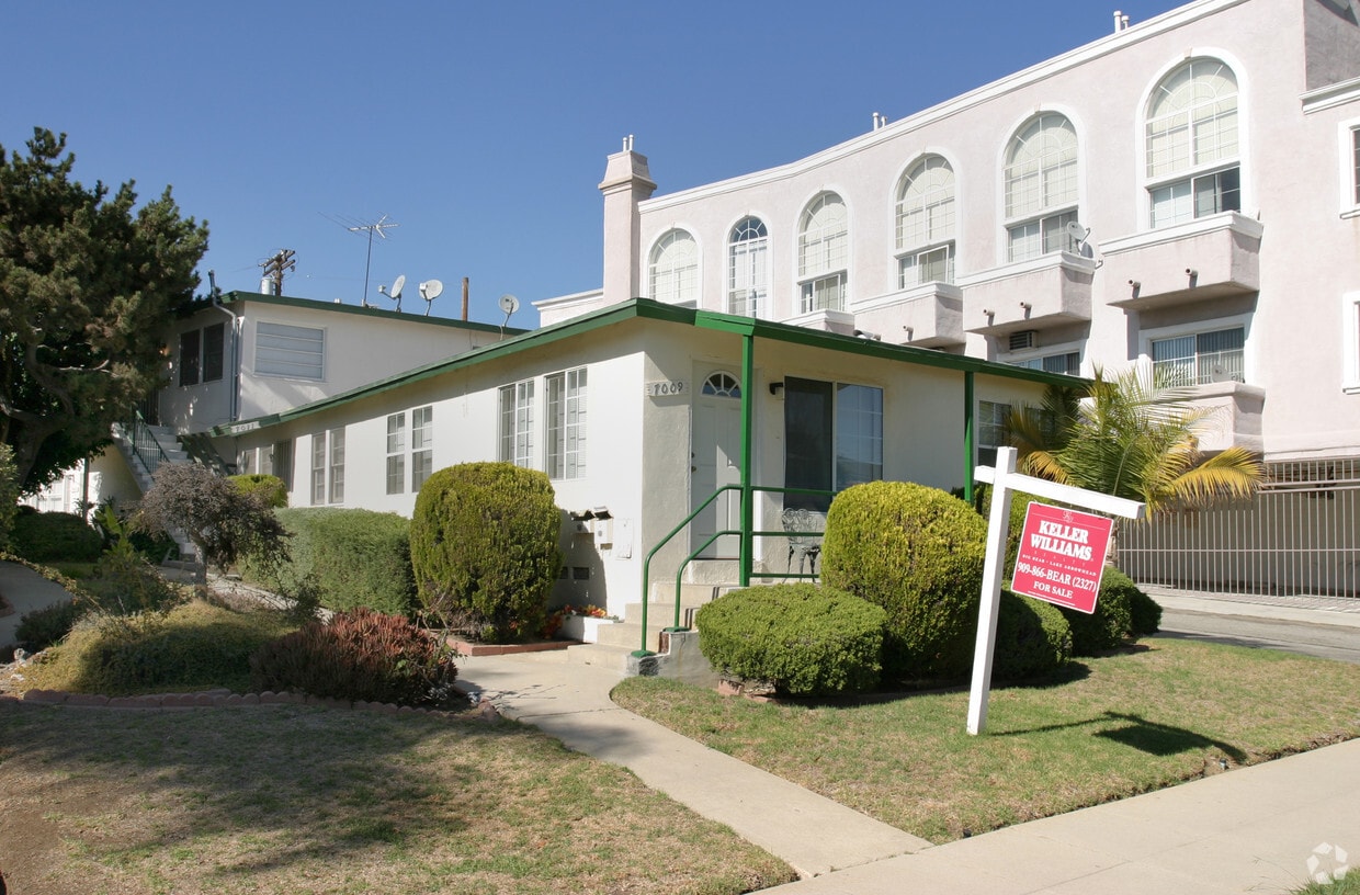 Building Photo - 7009-7011 Flight Ave