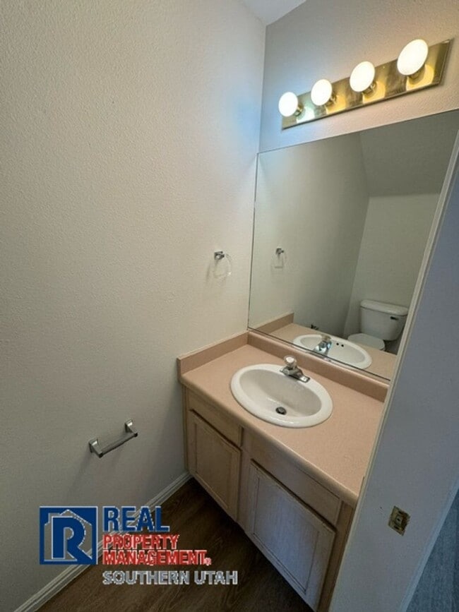 Building Photo - Dixie Downs Townhouse