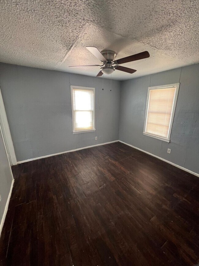 Foto del edificio - $0 First Month's Rent / $0 Deposit at Move-in