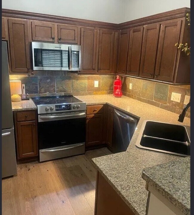 Foto del edificio - 104 Riverhaven Pl