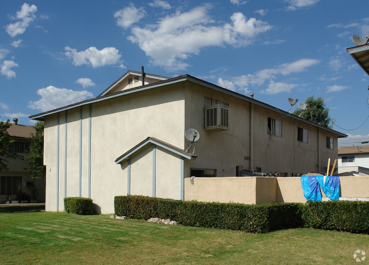 Foto del edificio - 575 Penrose Dr