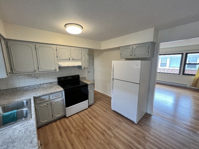 Foto del edificio - 9452 W Glenlake Ave