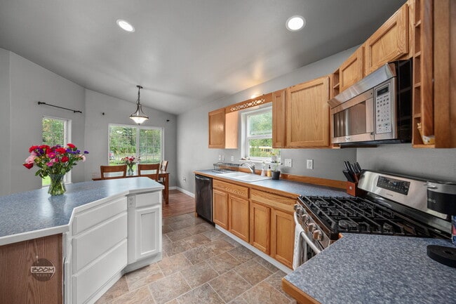 Building Photo - 3220 S Donovan Dr