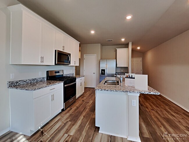 Building Photo - 5132 Saddle Clb Dr