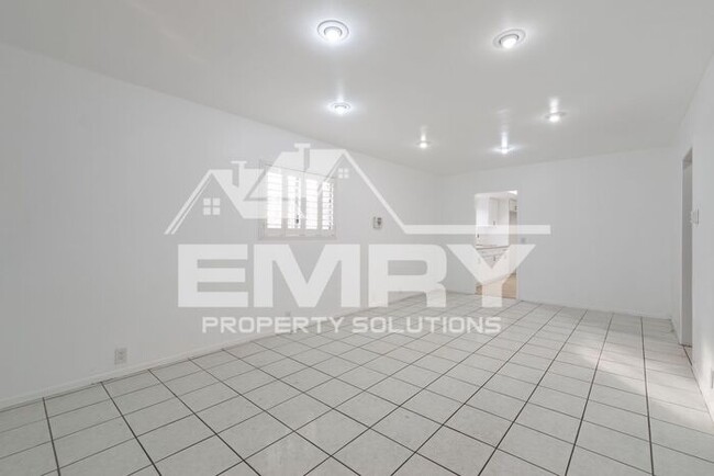Building Photo - 3 Bedroom 1 Bathroom House for Rent Fishburn Ave Bell CA