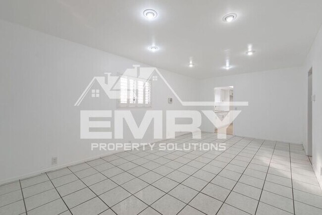 Foto del edificio - 3 Bedroom 1 Bathroom House for Rent Fishburn Ave Bell CA