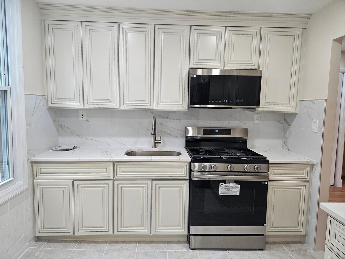 Foto principal - 1222 Simpson St