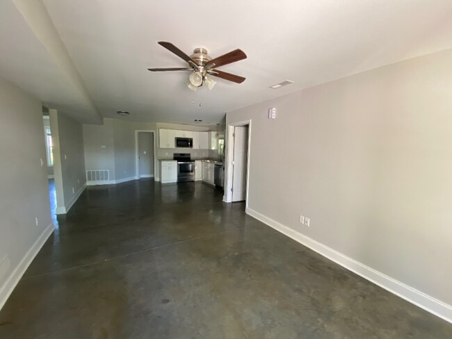 Building Photo - 1412 Magnolia St