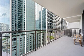 Building Photo - 999 SW 1st Ave