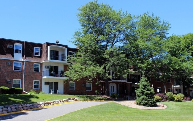 Building Photo - Chateau Apartments
