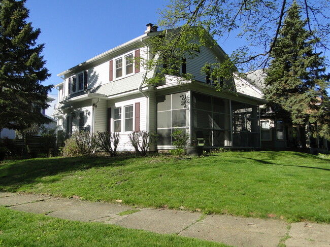 Building Photo - 1151 Hillcrest Road