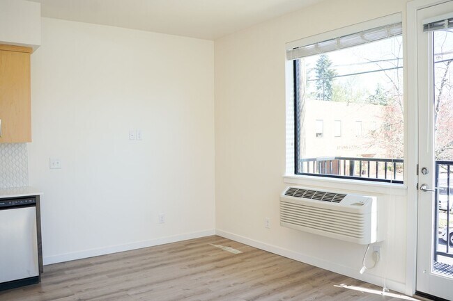 Building Photo - Modern & Bright 1 Bedroom w/Condo Finishes...