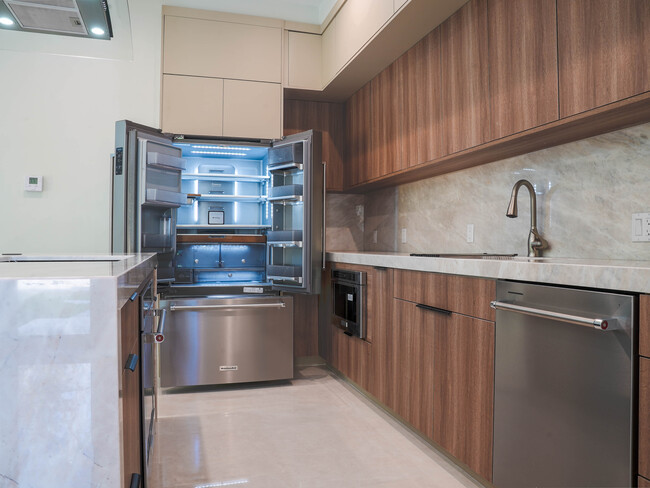 Building Photo - 8400 SW 65th Ave
