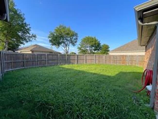 Foto del edificio - 10910 Red Cedar Dr