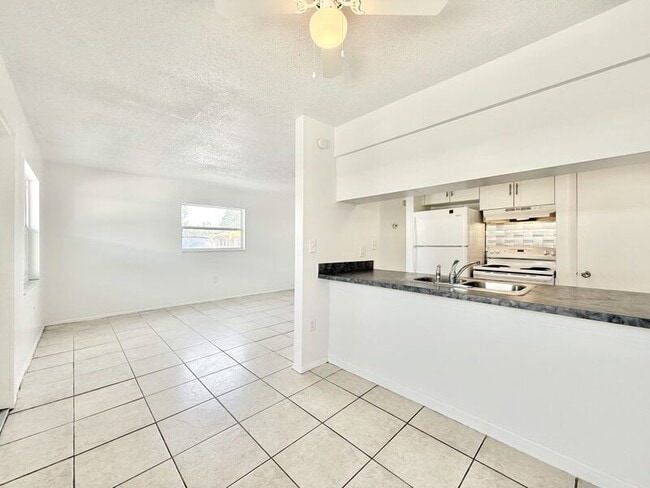 Foto del edificio - 3716 137th Ave N