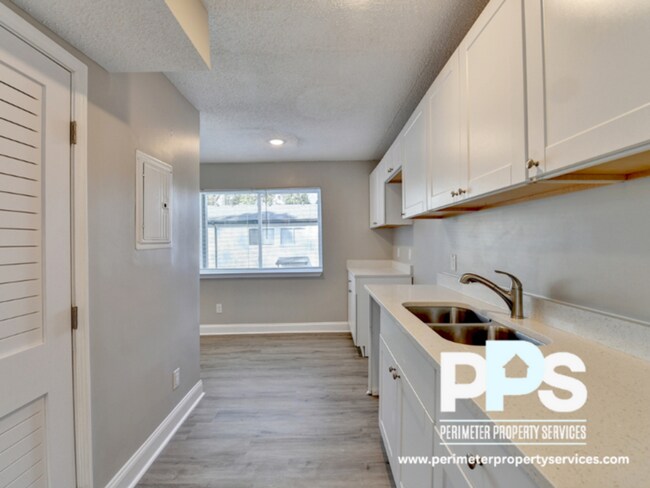 Photo - 390 W Lake Ave NW House