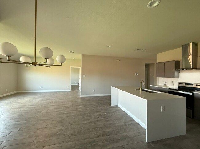Building Photo - 701 Trinity Pk Trl