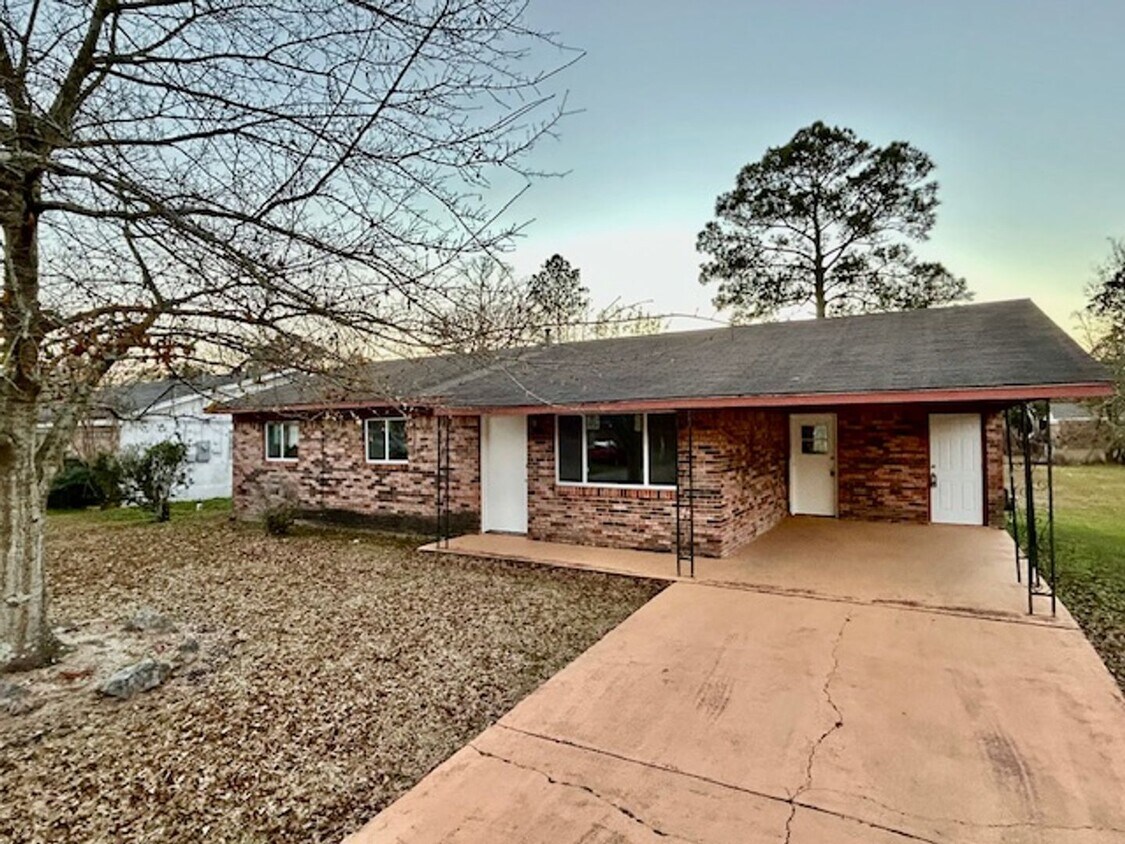 Primary Photo - Moss Point 3 Bedroom