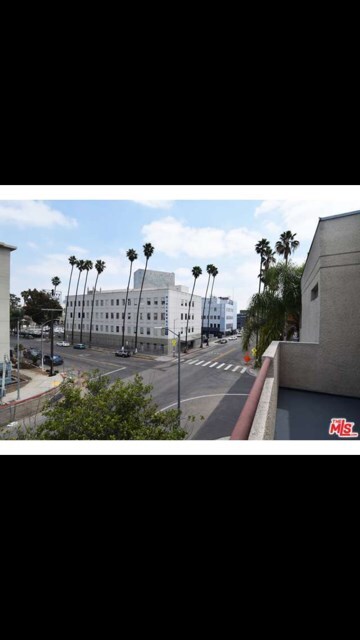 Foto principal - 435 S Virgil Ave