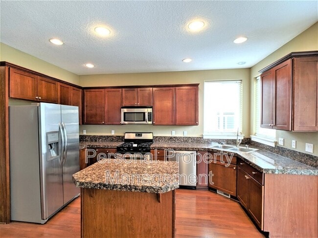 Building Photo - 10405 NE 98th Ave