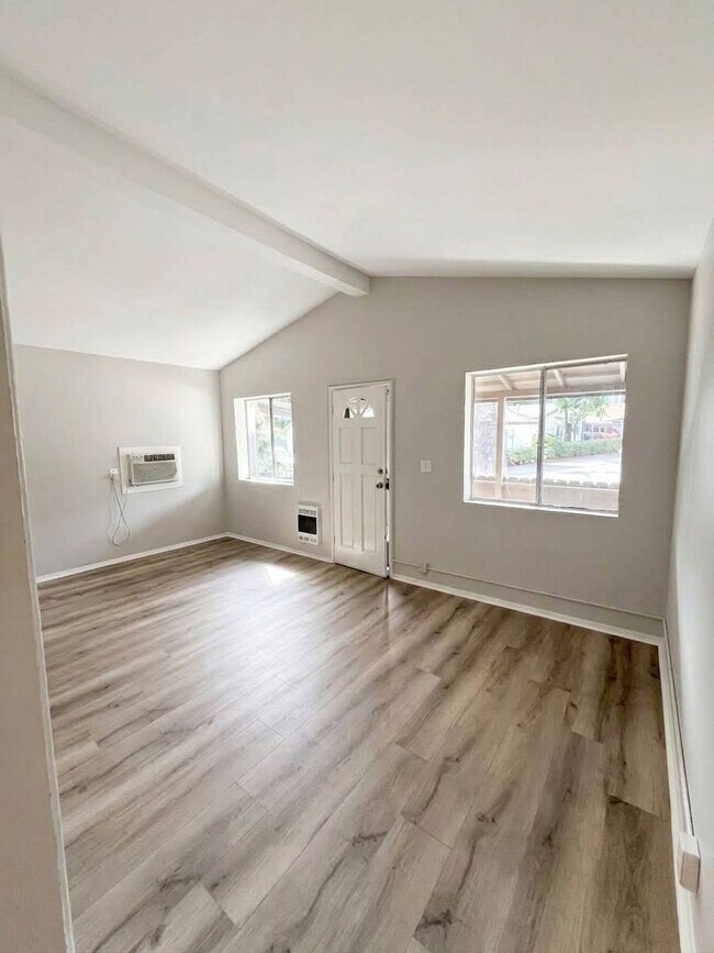 Foto del edificio - 2400 Fairway Ave