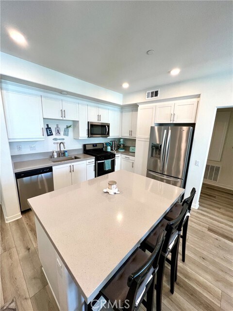 Building Photo - 9369 Solaire Pl