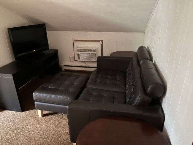 Foto del edificio - 230 Old Lane Rd