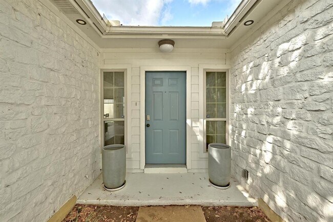 Foto del edificio - 5807 Convict Hill Rd