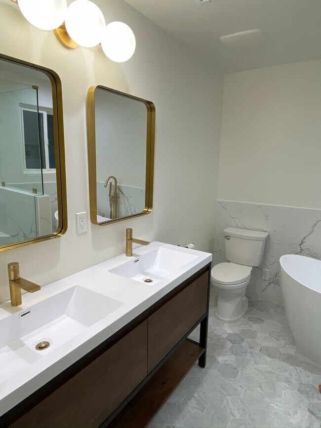 Building Photo - 4433 Rockland Pl
