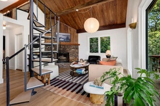 Building Photo - 11889 White Oak Dr