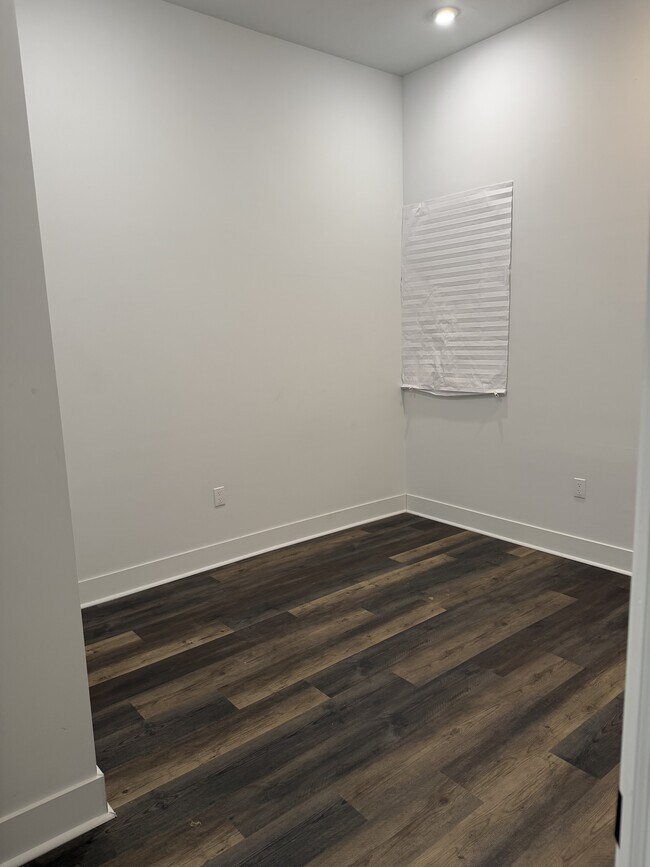 Building Photo - 736 E Chelten Ave