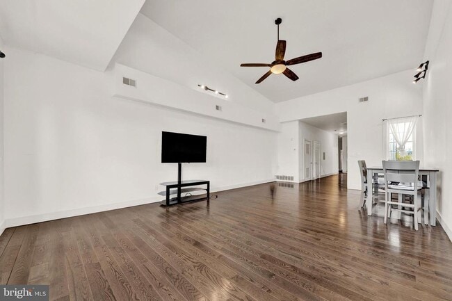 Building Photo - 1635 N 33rd St