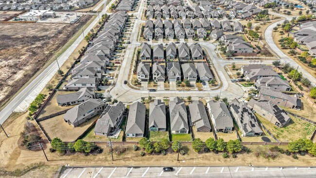 Foto del edificio - 6014 Bristol Spur Ln